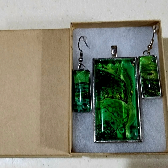 Fashionable Women Jewelry Set. - Picture 8 of 8